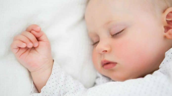 Spavanje beba – savjeti i mitovi