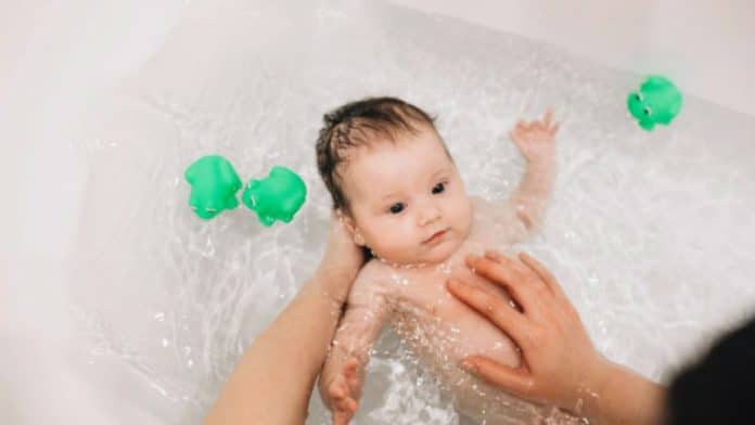 Kupanje bebe – detaljni vodič za roditelje