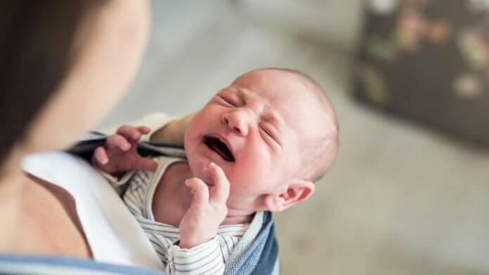 Refluks kod beba i tihi refluks – simptomi i kako pomoći bebi?