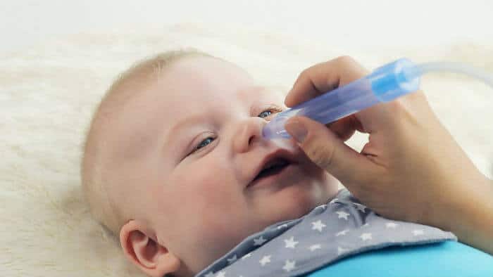 Fiziološka otopina - kako može pomoći bebi?
